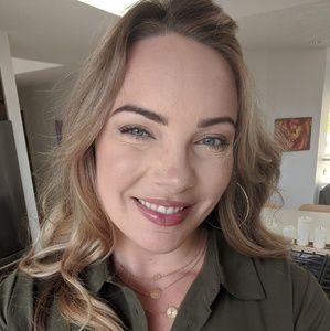 Meet your Posher, Adriana